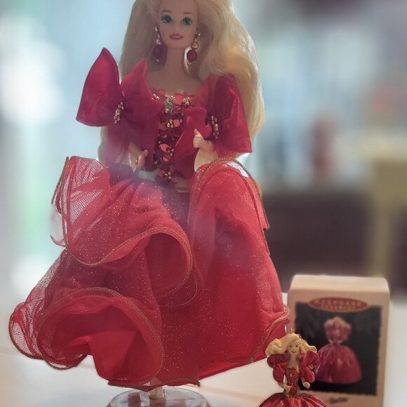1993 Happy Holidays Barbie Doll with Ornament (RFB)
